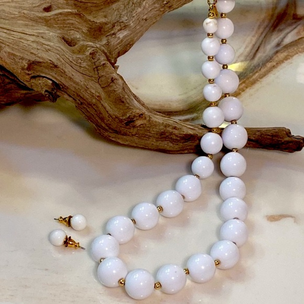 Monet Vintage White Bead Necklace & Earrings 18”